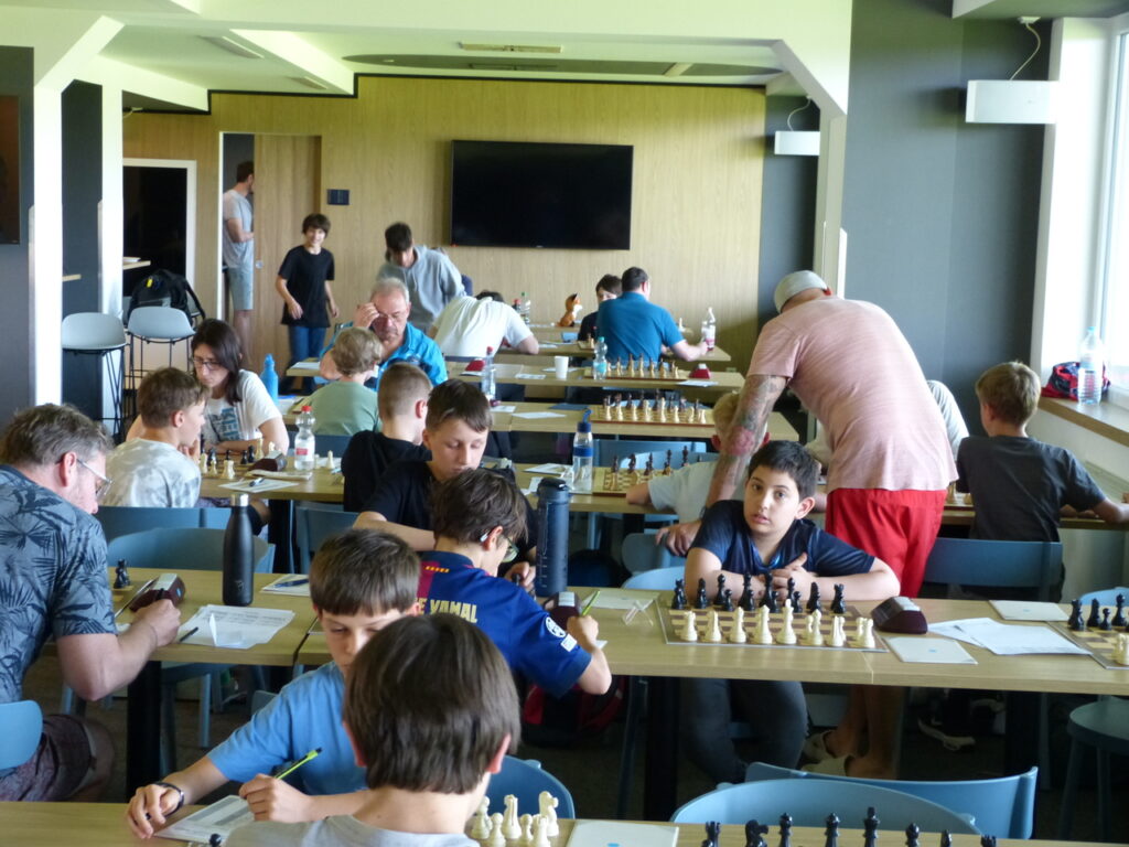 25 06 15 11 53 36 4630