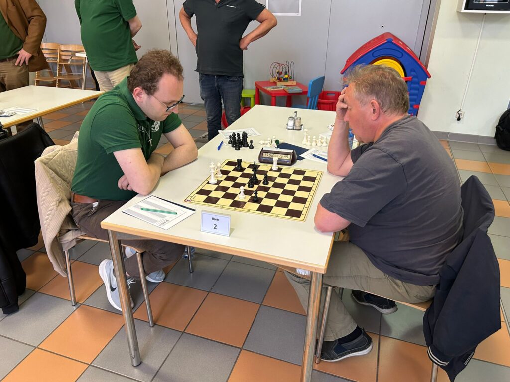 Ralf (r.) konnte die Prtie Remis halten